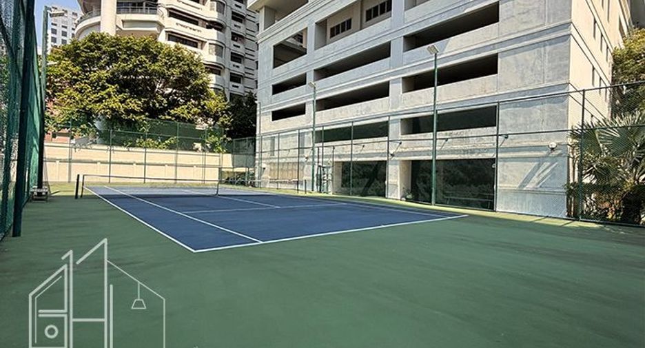 For rent 3 bedrooms apartment in Khlong Toei, Bangkok