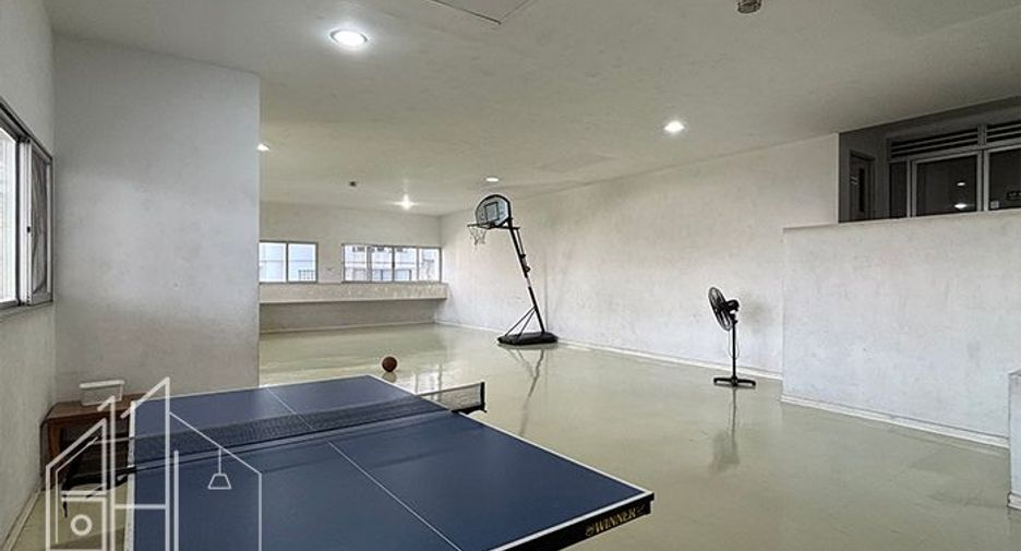 For rent 3 bedrooms apartment in Khlong Toei, Bangkok