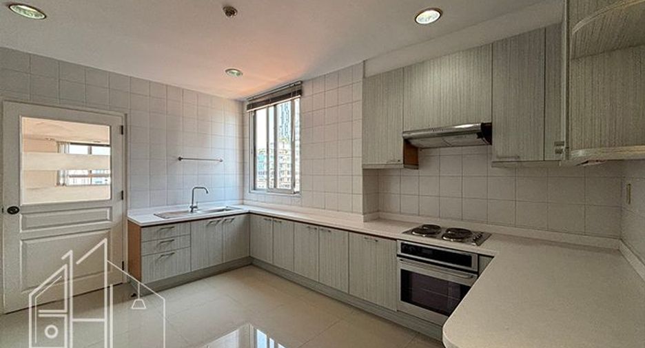 For rent 2 bedrooms condo in Khlong Toei, Bangkok