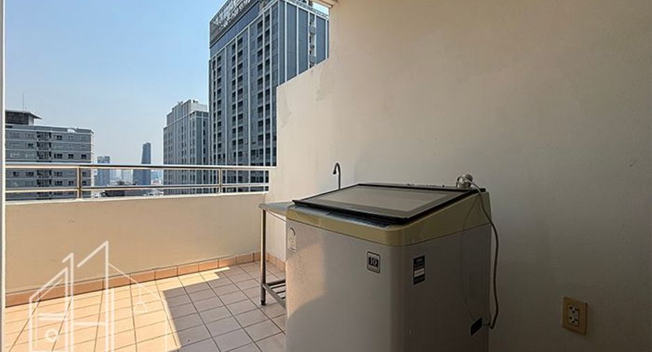 For rent 2 bedrooms condo in Khlong Toei, Bangkok