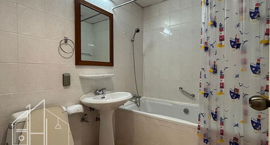 For rent 2 bedrooms condo in Khlong Toei, Bangkok