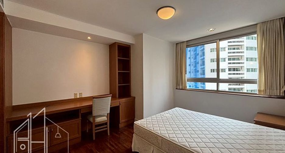 For rent 3 bedrooms apartment in Khlong Toei, Bangkok