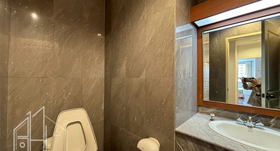 For rent 3 bedrooms apartment in Khlong Toei, Bangkok