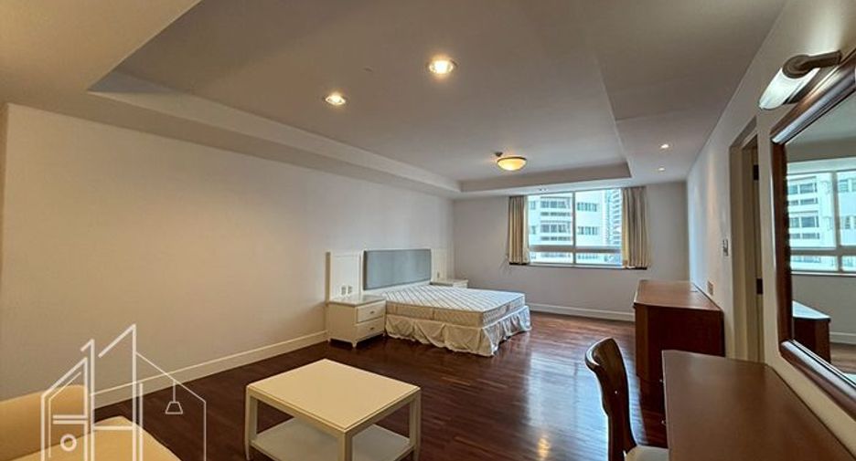For rent 3 bedrooms apartment in Khlong Toei, Bangkok