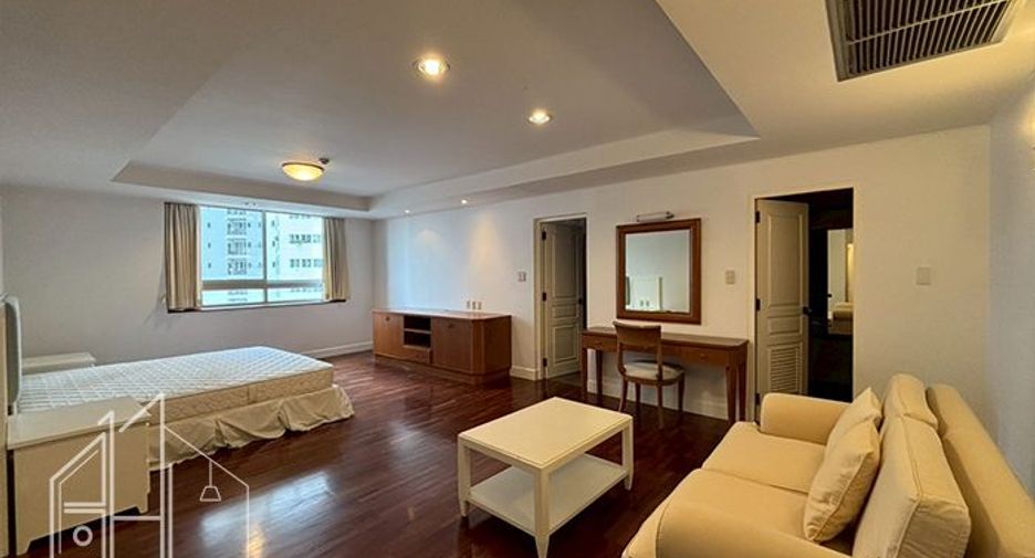For rent 3 bedrooms apartment in Khlong Toei, Bangkok