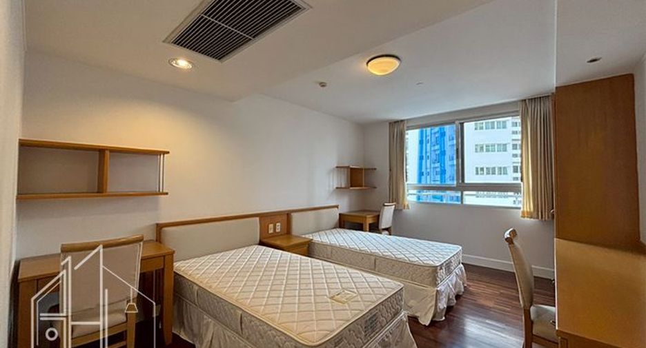 For rent 3 bedrooms apartment in Khlong Toei, Bangkok