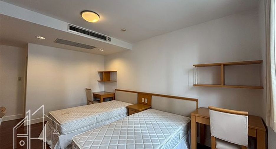 For rent 3 bedrooms apartment in Khlong Toei, Bangkok