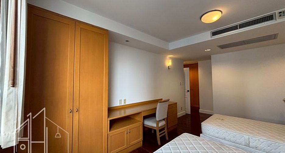 For rent 3 bedrooms apartment in Khlong Toei, Bangkok