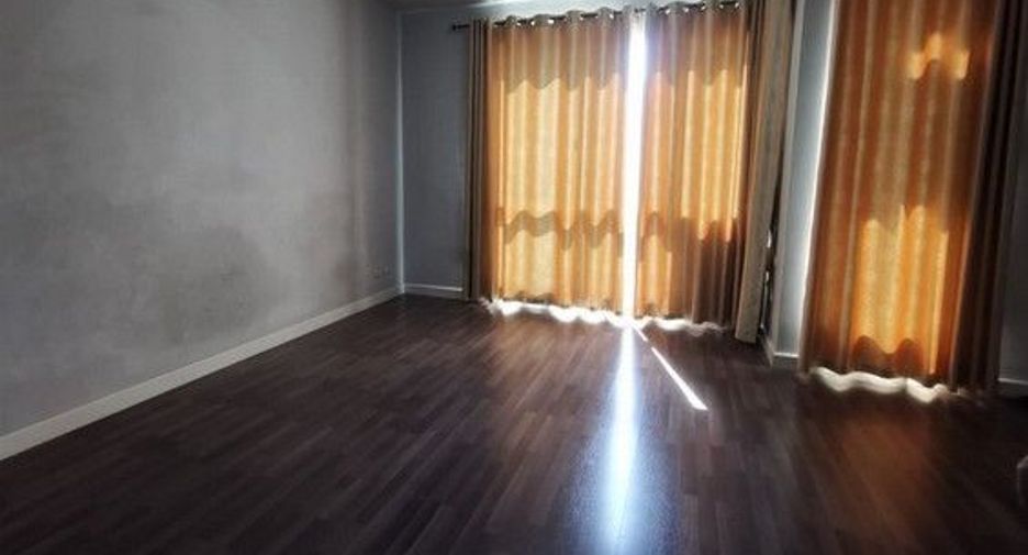 For sale 2 ベッドルーム townhouse in Bang Khae, Bangkok