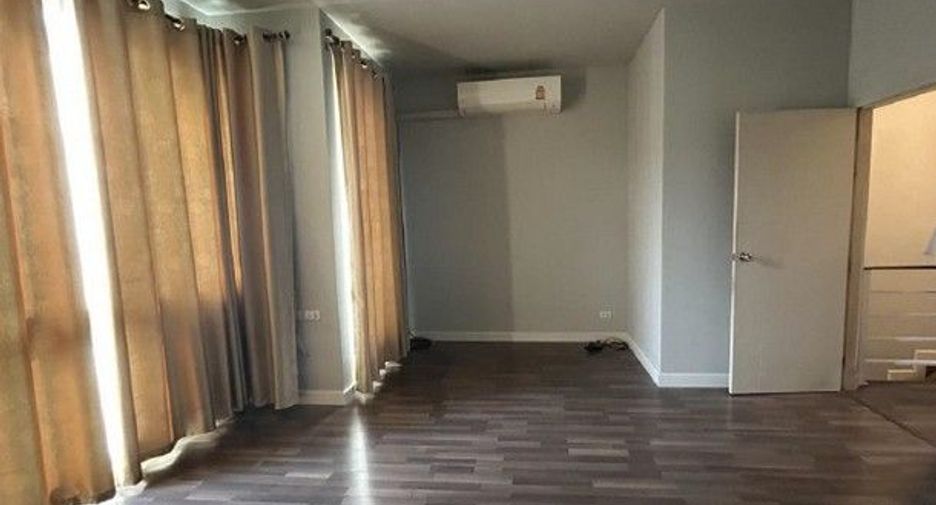 For sale 2 ベッドルーム townhouse in Bang Khae, Bangkok