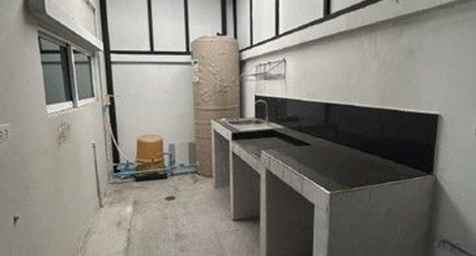 For sale 2 ベッドルーム townhouse in Bang Khae, Bangkok