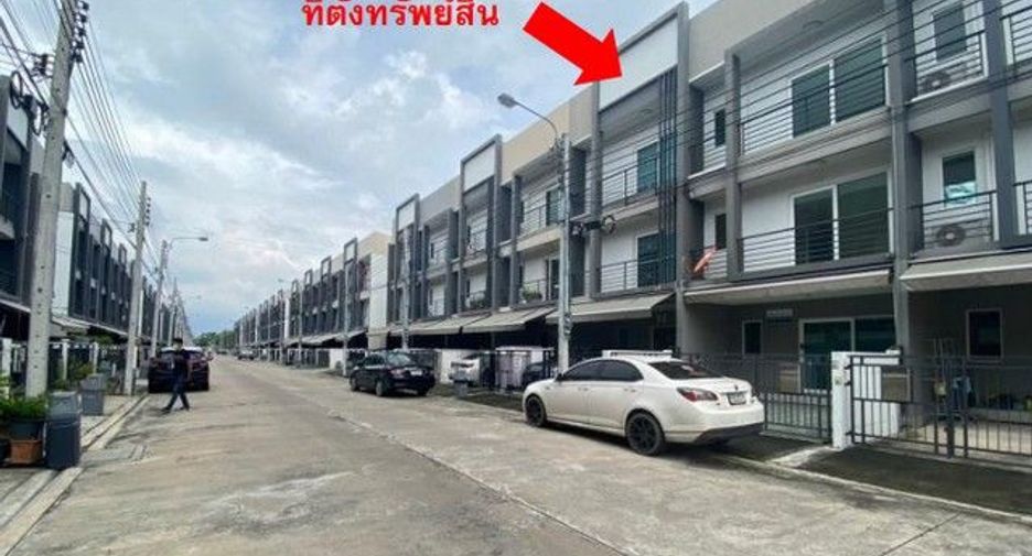 Casa adosada en venta de 3 habitaciones en Prawet, Bangkok