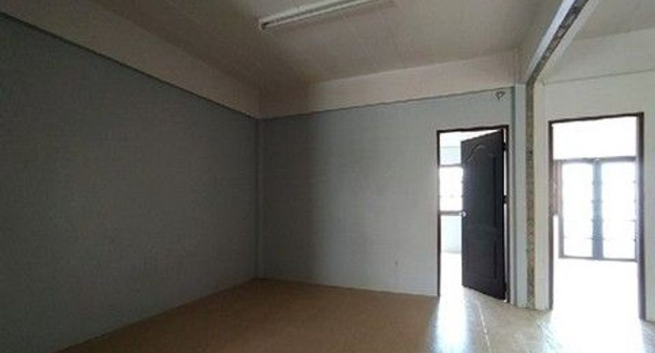 À vendre 4 chambres local commercial à Khiri Rat Nikhom, Surat Thani