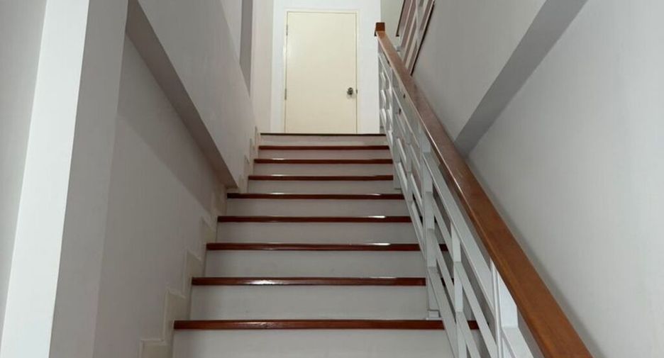 出租 3 卧室 独立屋 在 Lat Krabang, 曼谷