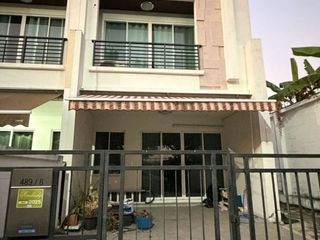 出租 3 卧室 独立屋 在 Lat Krabang, 曼谷