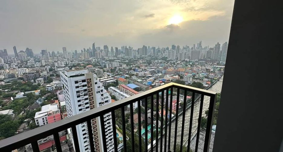 For rent 1 bed condo in Watthana, Bangkok
