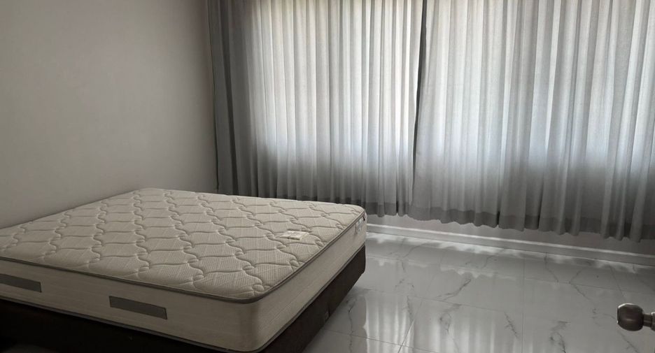 For rent 2 bedrooms townhouse in Khlong Toei, Bangkok