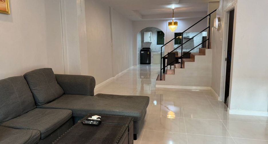 For rent 2 bedrooms townhouse in Khlong Toei, Bangkok