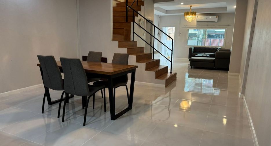 For rent 2 bedrooms townhouse in Khlong Toei, Bangkok
