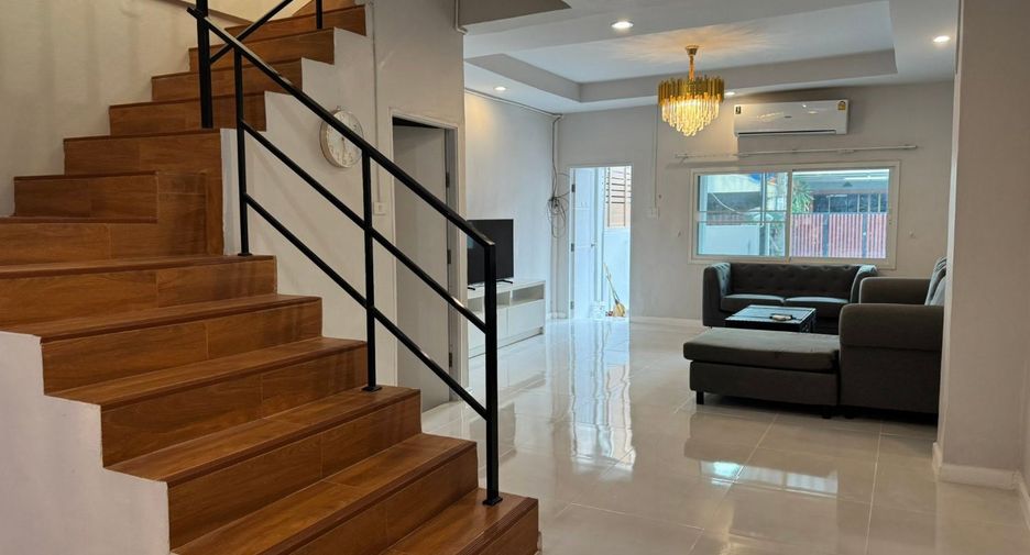 For rent 2 bedrooms townhouse in Khlong Toei, Bangkok