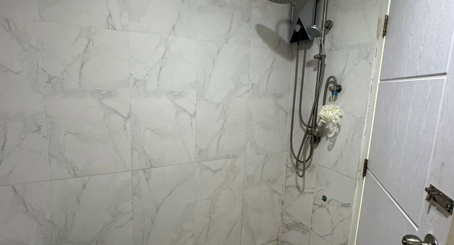 For rent 2 bedrooms townhouse in Khlong Toei, Bangkok