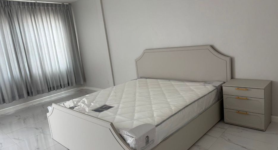 For rent 2 bedrooms townhouse in Khlong Toei, Bangkok