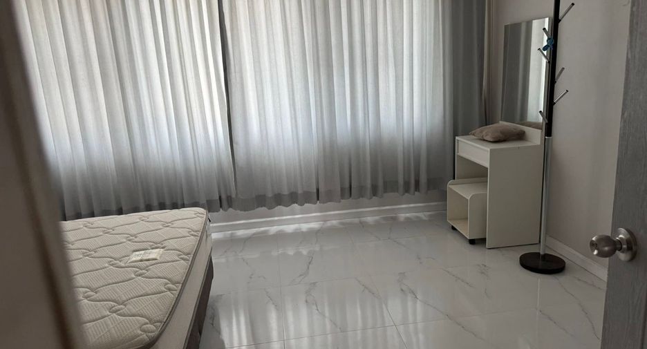 For rent 2 bedrooms townhouse in Khlong Toei, Bangkok