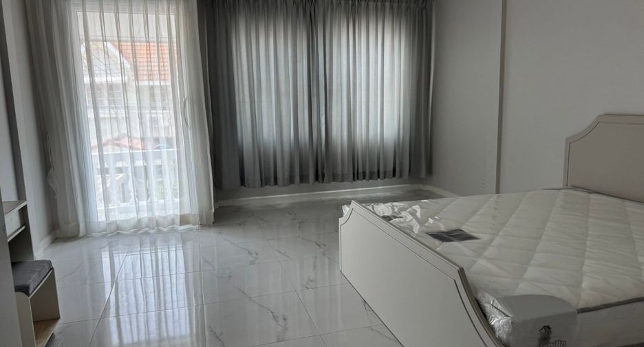 For rent 2 bedrooms townhouse in Khlong Toei, Bangkok