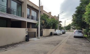 Casa en alquiler de 3 habitaciones en Saphan Sung, Bangkok