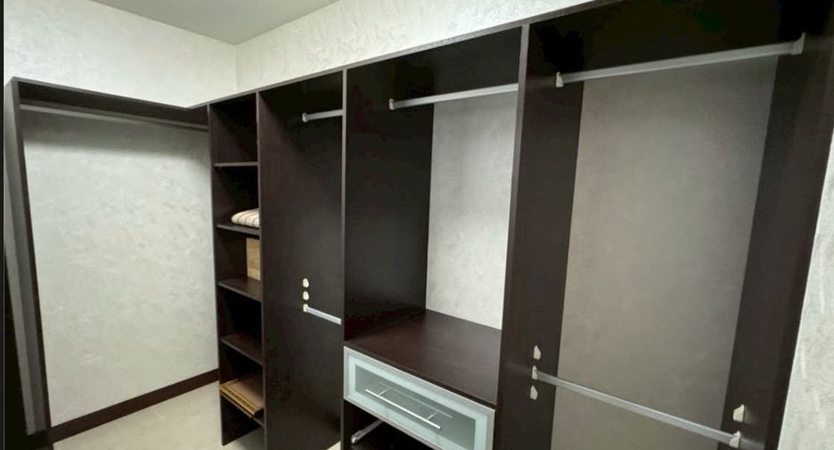 Wohnung zur Miete mit 3 Zimmer in Watthana, Bangkok