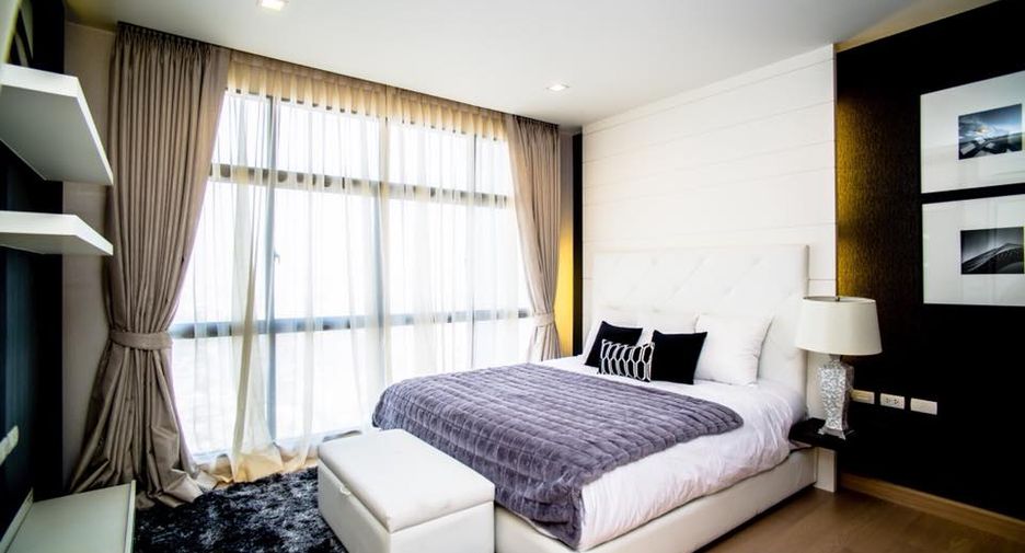 Condo en alquiler de 3 habitaciones en Khlong San, Bangkok