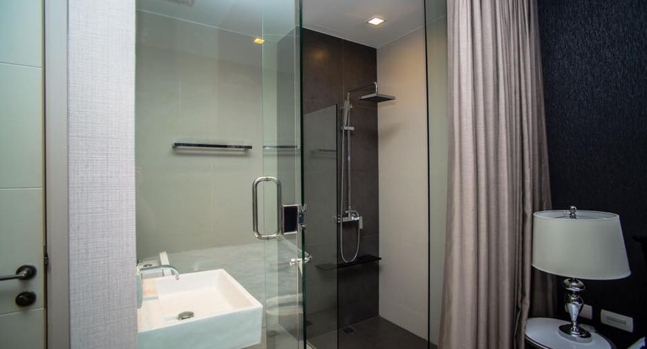 Condo en alquiler de 3 habitaciones en Khlong San, Bangkok