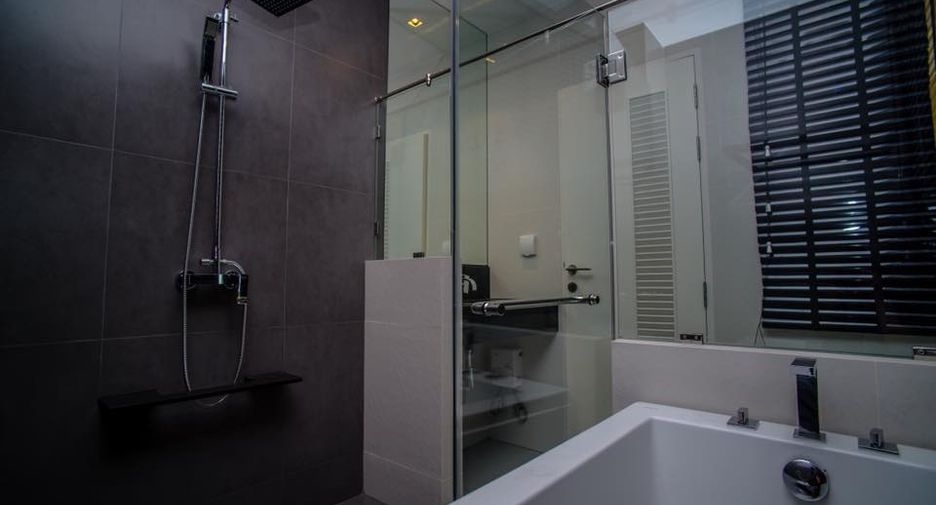 Condo en alquiler de 3 habitaciones en Khlong San, Bangkok