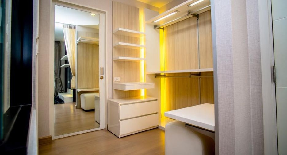 Condo en alquiler de 3 habitaciones en Khlong San, Bangkok
