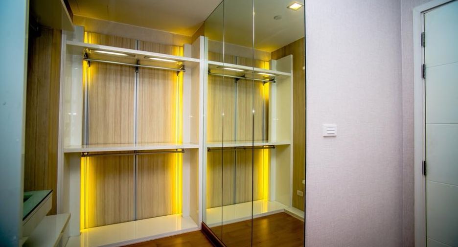 Condo en alquiler de 3 habitaciones en Khlong San, Bangkok