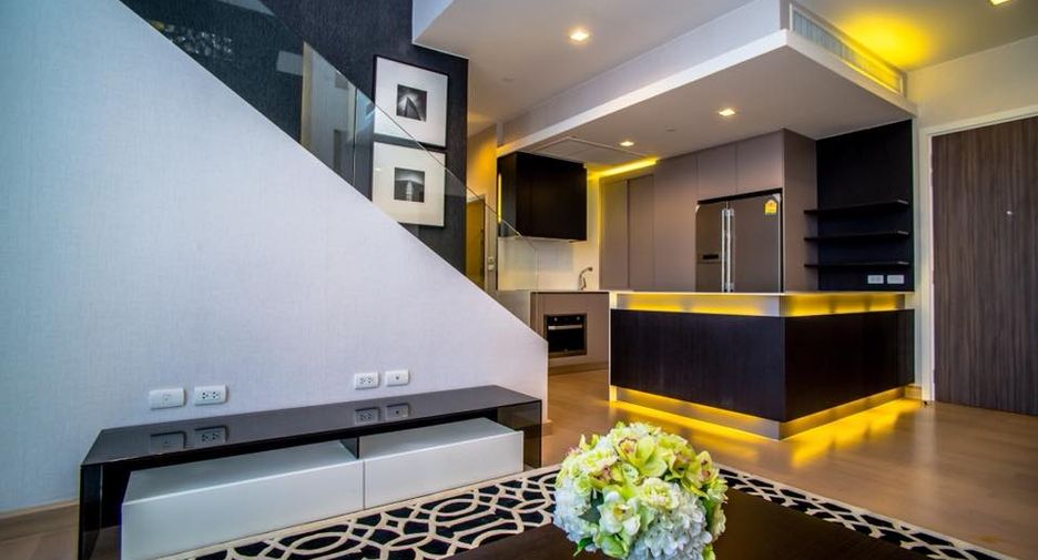 Condo en alquiler de 3 habitaciones en Khlong San, Bangkok