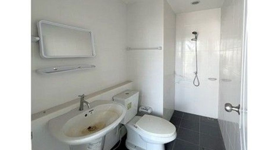 Casa adosada en venta de 3 habitaciones en Khiri Rat Nikhom, Surat Thani