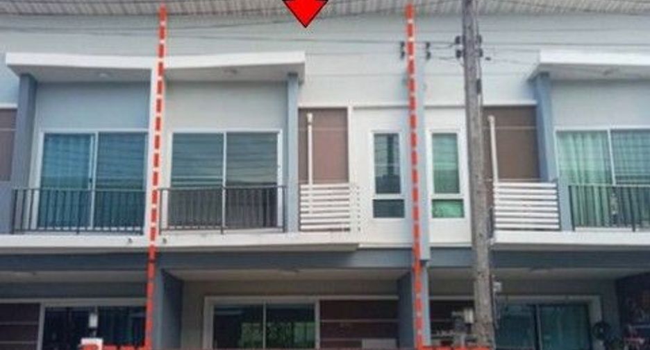Casa adosada en venta de 3 habitaciones en Khiri Rat Nikhom, Surat Thani