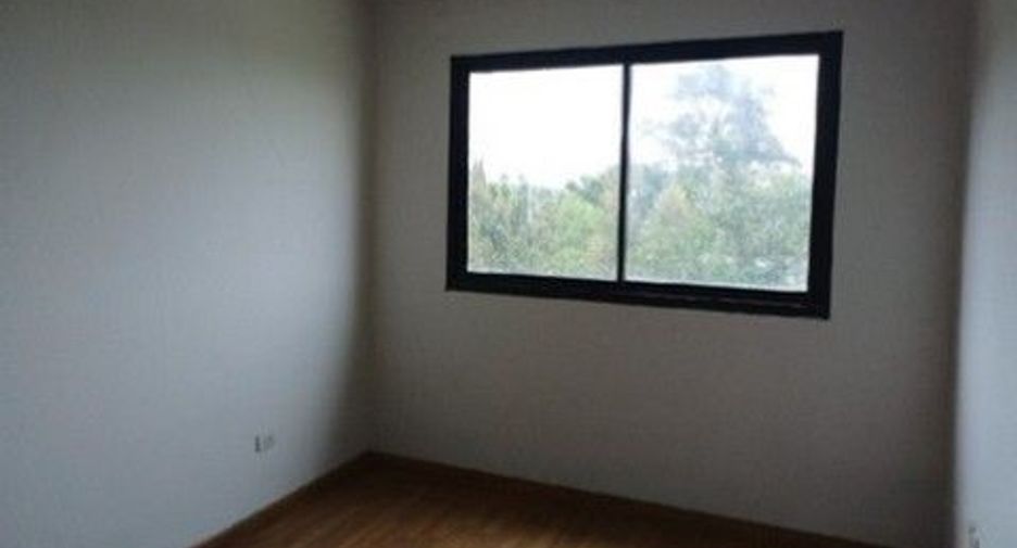 Casa adosada en venta de 3 habitaciones en Khiri Rat Nikhom, Surat Thani