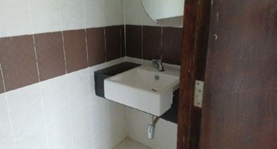 Casa adosada en venta de 3 habitaciones en Khiri Rat Nikhom, Surat Thani
