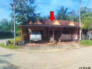 出售 1 卧室 联排别墅 在 Khiri Rat Nikhom, 素叻