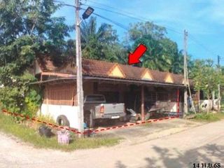 出售 1 卧室 联排别墅 在 Khiri Rat Nikhom, 素叻