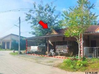 出售 1 卧室 联排别墅 在 Khiri Rat Nikhom, 素叻