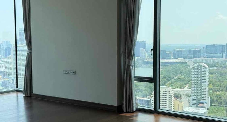 For sale 4 bedrooms condo in Khlong Toei, Bangkok
