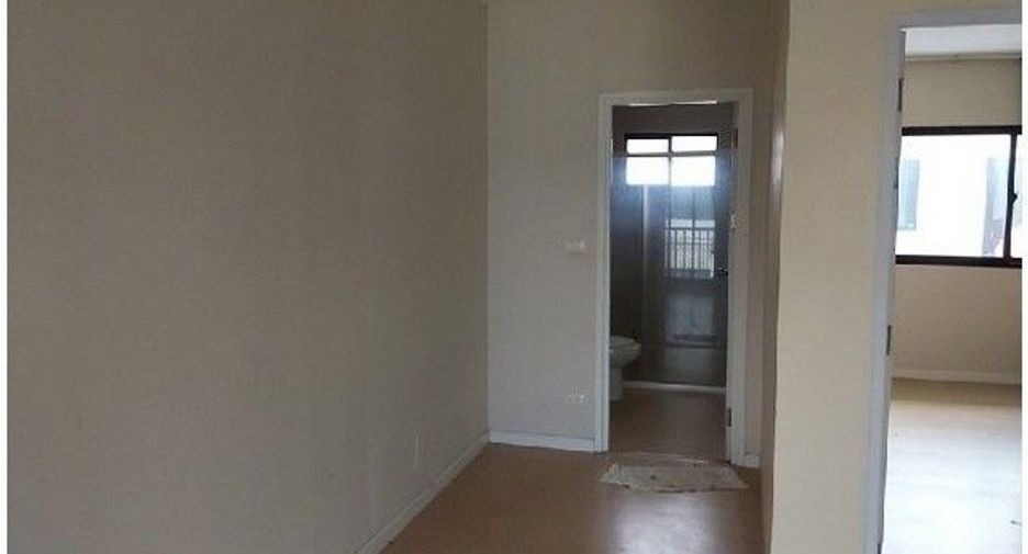 Casa adosada en venta de 3 habitaciones en Don Mueang, Bangkok