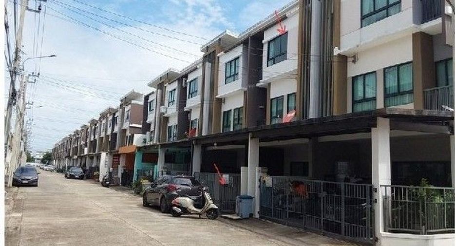 Casa adosada en venta de 3 habitaciones en Don Mueang, Bangkok