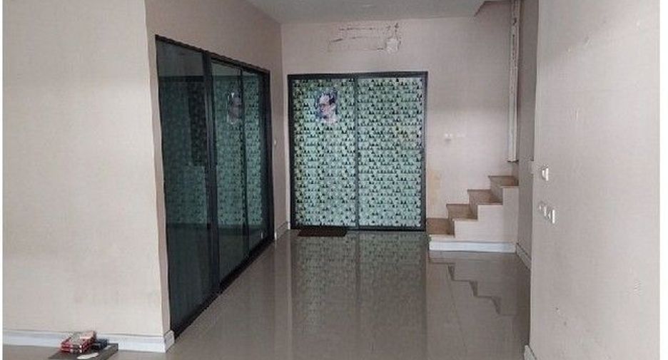 Casa adosada en venta de 3 habitaciones en Don Mueang, Bangkok