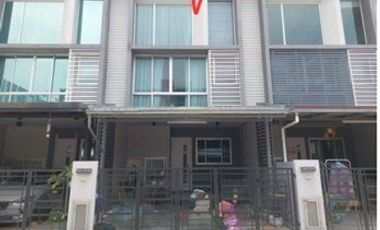 Casa adosada en venta de 1 habitaciones en Thung Khru, Bangkok