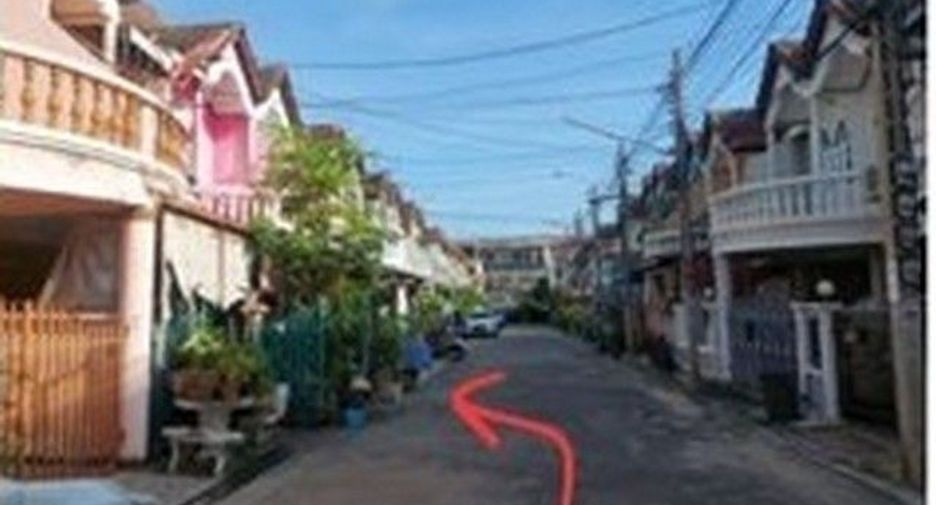 Casa adosada en venta de 2 habitaciones en Thung Khru, Bangkok