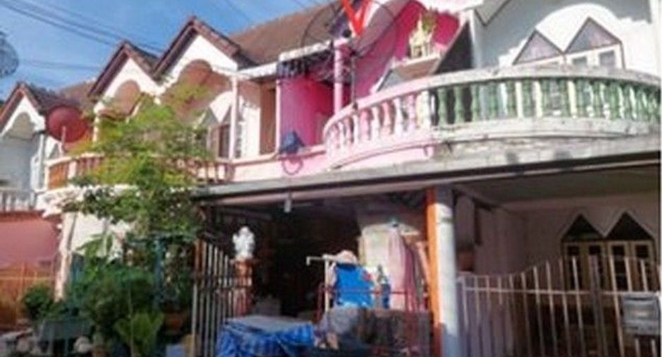 Casa adosada en venta de 2 habitaciones en Thung Khru, Bangkok